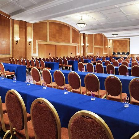 Sheraton Skyline Hotel London Heathrow Hillingdon Bagian luar foto