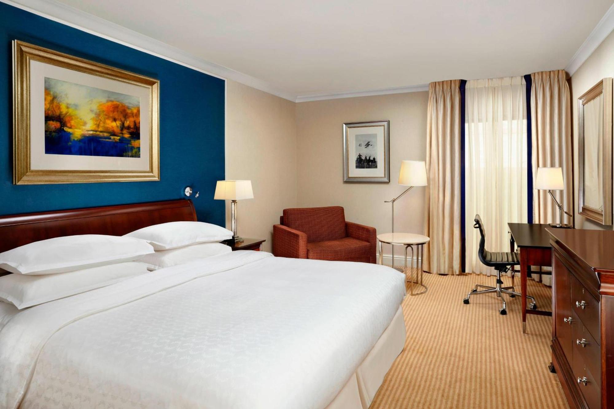 Sheraton Skyline Hotel London Heathrow Hillingdon Bagian luar foto